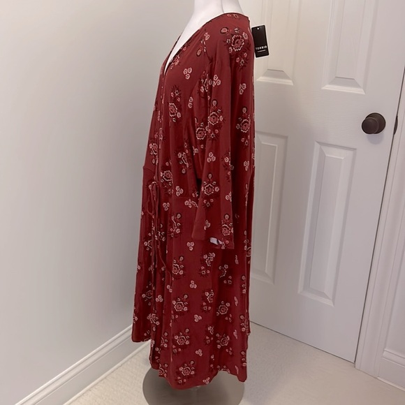 Torrid Red Floral Jersey Wrap Dress - Picture 5 of 9